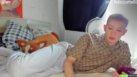 felixcurt online show from August 5, 9:12 am