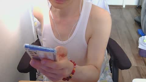 felixlau online show from April 15, 7:48 am