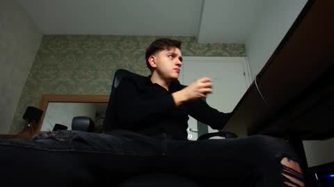 Snapshot of felixstark chatting on October 16, 4:13 am FelixStark online show from October 16, 4:13 am