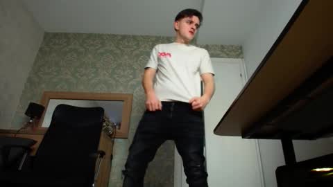 Snapshot of felixstark chatting on October 31, 5:52 am FelixStark online show from October 31, 5:52 am