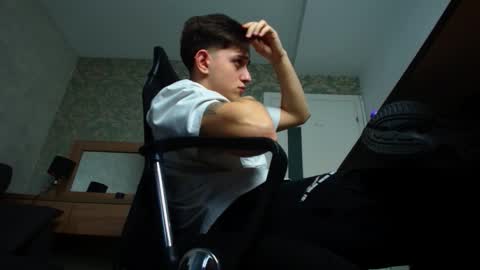 Snapshot of felixstark chatting on November 1, 6:04 am FelixStark online show from November 1, 6:04 am