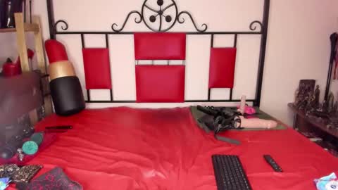 Snapshot of femdom_princess18 chatting on October 21, 11:38 pm Princess18 online show from October 21, 11:38 pm