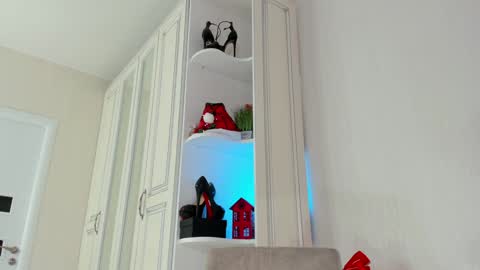 Snapshot of femdomheels chatting on December 27, 1:50 pm femdomheels online show from December 27, 1:50 pm