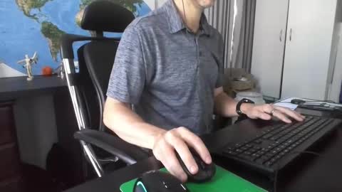 Snapshot of femdomsubby chatting on December 4, 2:31 am femdomsubby online show from December 4, 2:31 am