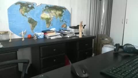 Snapshot of femdomsubby chatting on December 4, 8:45 am femdomsubby online show from December 4, 8:45 am