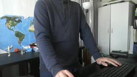 Snapshot of femdomsubby chatting on December 4, 10:41 pm femdomsubby online show from December 4, 10:41 pm