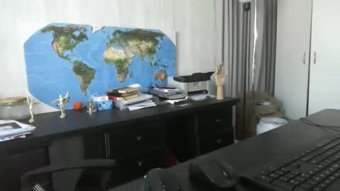 Snapshot of femdomsubby chatting on December 5, 1:47 am femdomsubby online show from December 5, 1:47 am