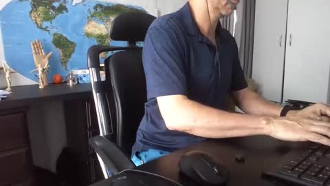 Snapshot of femdomsubby chatting on December 6, 2:46 am femdomsubby online show from December 6, 2:46 am