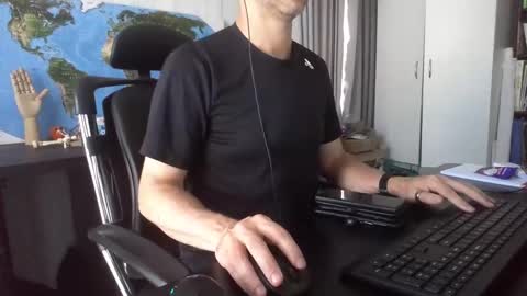 Snapshot of femdomsubby chatting on December 13, 4:00 am femdomsubby online show from December 13, 4:00 am