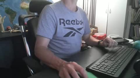 Snapshot of femdomsubby chatting on December 15, 10:39 am femdomsubby online show from December 15, 10:39 am