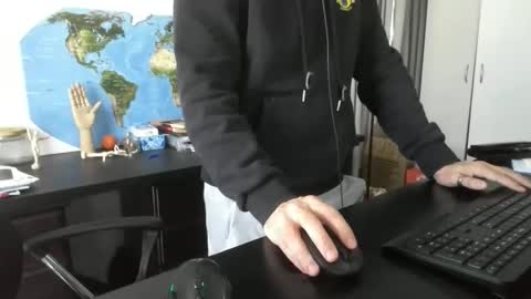 Snapshot of femdomsubby chatting on December 18, 12:54 am femdomsubby online show from December 18, 12:54 am