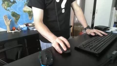 Snapshot of femdomsubby chatting on December 18, 4:53 am femdomsubby online show from December 18, 4:53 am