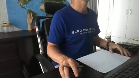 Snapshot of femdomsubby chatting on January 9, 3:26 am femdomsubby online show from January 9, 3:26 am