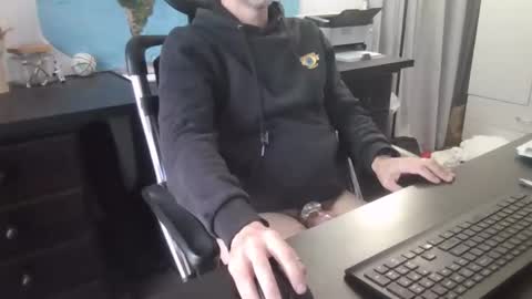 Snapshot of femdomsubby chatting on October 22, 4:24 am femdomsubby online show from October 22, 4:24 am