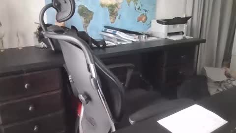 Snapshot of femdomsubby chatting on November 3, 6:25 am femdomsubby online show from November 3, 6:25 am