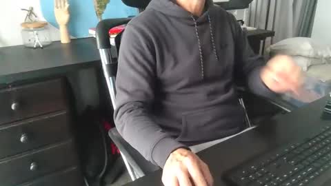 Snapshot of femdomsubby chatting on November 18, 3:45 am femdomsubby online show from November 18, 3:45 am