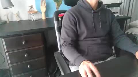 Snapshot of femdomsubby chatting on November 18, 9:41 pm femdomsubby online show from November 18, 9:41 pm