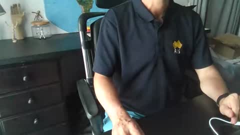 Snapshot of femdomsubby chatting on December 14, 3:23 am femdomsubby online show from December 14, 3:23 am