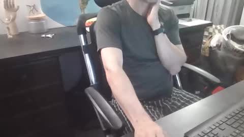 Snapshot of femdomsubby chatting on January 8, 11:01 am femdomsubby online show from January 8, 11:01 am