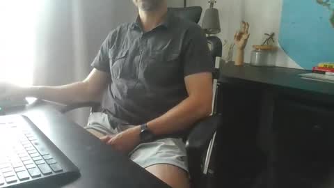 Snapshot of femdomsubby chatting on January 19, 3:32 am femdomsubby online show from January 19, 3:32 am