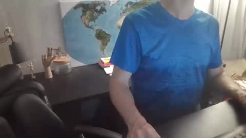 Snapshot of femdomsubby chatting on February 18, 11:06 am femdomsubby online show from February 18, 11:06 am