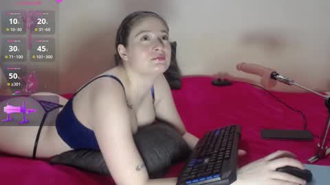 Snapshot of fenix_stone chatting on December 18, 2:32 am Cristina online show from December 18, 2:32 am