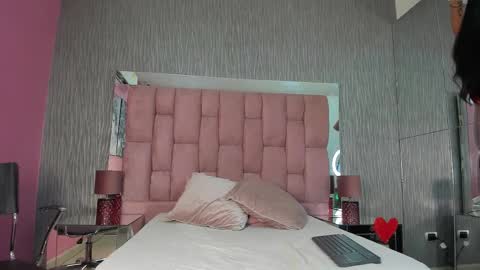 Snapshot of fernanda_thail chatting on December 4, 12:03 pm FER online show from December 4, 12:03 pm