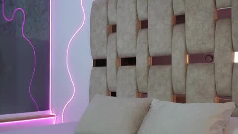 fernanda_thail_ online show from April 11, 7:40 pm