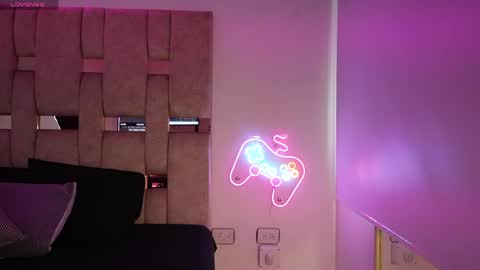 fernanda_thail_ online show from April 18, 7:29 pm