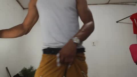 Snapshot of fernandez_latinblack chatting on December 6, 10:52 pm fernandez_latinblack online show from December 6, 10:52 pm