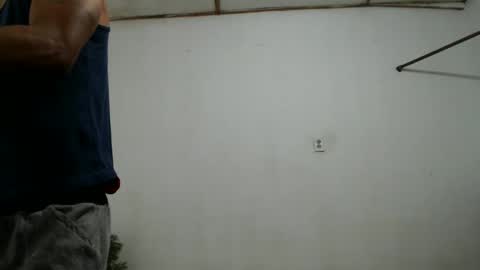 Snapshot of fernandez_latinblack chatting on December 18, 2:21 am fernandez_latinblack online show from December 18, 2:21 am