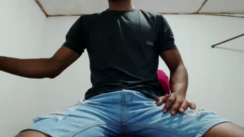 Snapshot of fernandez_latinblack chatting on January 4, 12:05 am fernandez_latinblack online show from January 4, 12:05 am