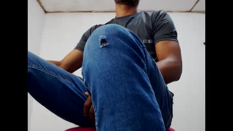 Snapshot of fernandez_latinblack chatting on January 5, 2:27 am fernandez_latinblack online show from January 5, 2:27 am