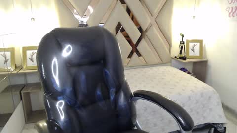 Snapshot of ferphoenix_ chatting on December 30, 9:48 am FER PHOENIX online show from December 30, 9:48 am