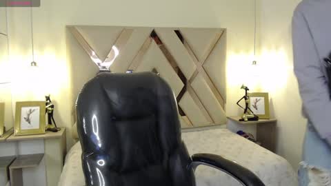 Snapshot of ferphoenix_ chatting on December 31, 3:45 am FER PHOENIX online show from December 31, 3:45 am