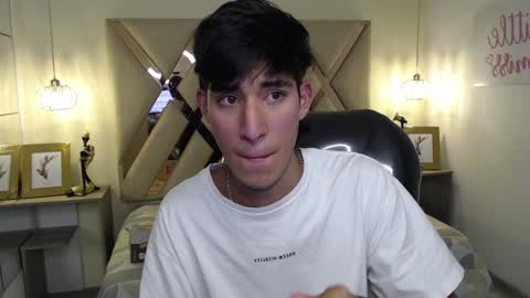 Snapshot of ferphoenix_ chatting on January 7, 3:46 am FER PHOENIX online show from January 7, 3:46 am