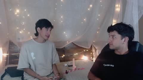 Snapshot of ferphoenix_ chatting on January 11, 4:06 am FER PHOENIX online show from January 11, 4:06 am