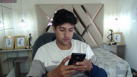 Snapshot of ferphoenix_ chatting on January 12, 3:28 am FER PHOENIX online show from January 12, 3:28 am