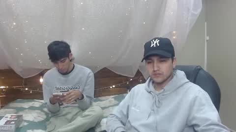 Snapshot of ferphoenix_ chatting on January 22, 3:20 am FER PHOENIX online show from January 22, 3:20 am