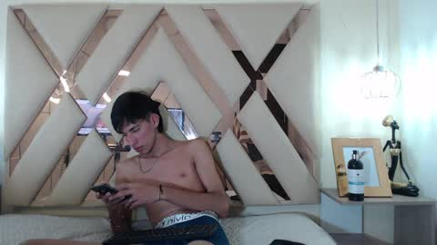 Snapshot of ferphoenix_ chatting on February 1, 6:32 am FER PHOENIX online show from February 1, 6:32 am