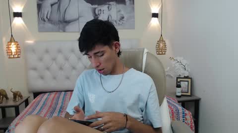 Snapshot of ferphoenix_ chatting on February 4, 3:22 am FER PHOENIX online show from February 4, 3:22 am