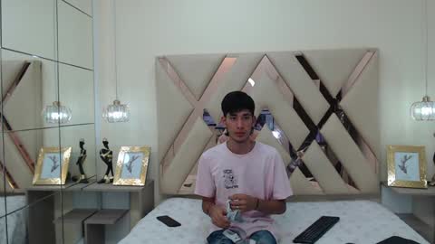 Snapshot of ferphoenix_ chatting on February 8, 11:01 am FER PHOENIX online show from February 8, 11:01 am