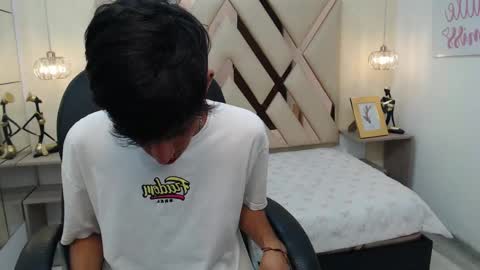 Snapshot of ferphoenix_ chatting on February 15, 4:03 am FER PHOENIX online show from February 15, 4:03 am