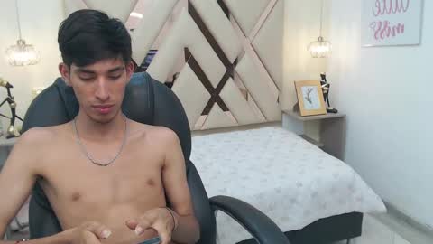 Snapshot of ferphoenix_ chatting on February 15, 10:22 am FER PHOENIX online show from February 15, 10:22 am