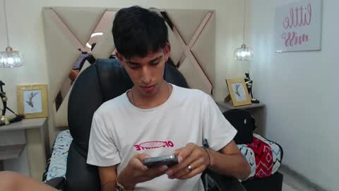 Snapshot of ferphoenix_ chatting on March 3, 3:30 am FER PHOENIX online show from March 3, 3:30 am