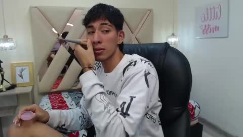 Snapshot of ferphoenix_ chatting on March 5, 3:18 am FER PHOENIX online show from March 5, 3:18 am