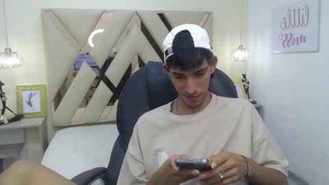 Snapshot of ferphoenix_ chatting on March 6, 7:03 am FER PHOENIX online show from March 6, 7:03 am