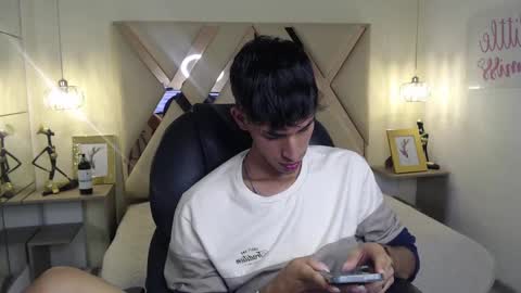 Snapshot of ferphoenix_ chatting on March 7, 6:46 am FER PHOENIX online show from March 7, 6:46 am