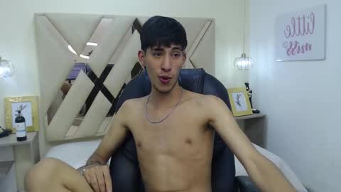 Snapshot of ferphoenix_ chatting on March 8, 6:43 am FER PHOENIX online show from March 8, 6:43 am