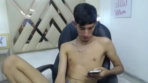 Snapshot of ferphoenix_ chatting on March 8, 9:50 am FER PHOENIX online show from March 8, 9:50 am